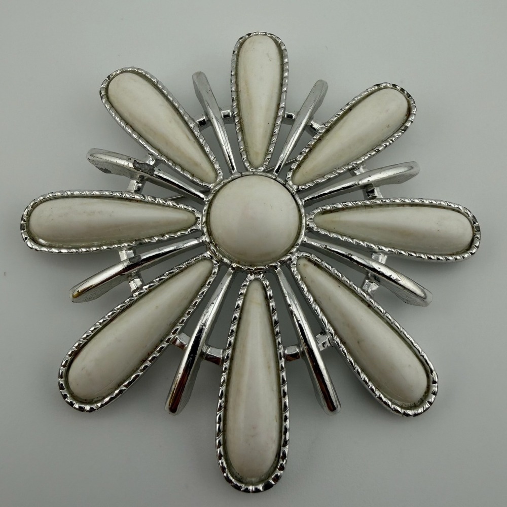 Sarah Coventry Snow Blossom White Silver Sunburst Flower Vintage Brooch Pin
